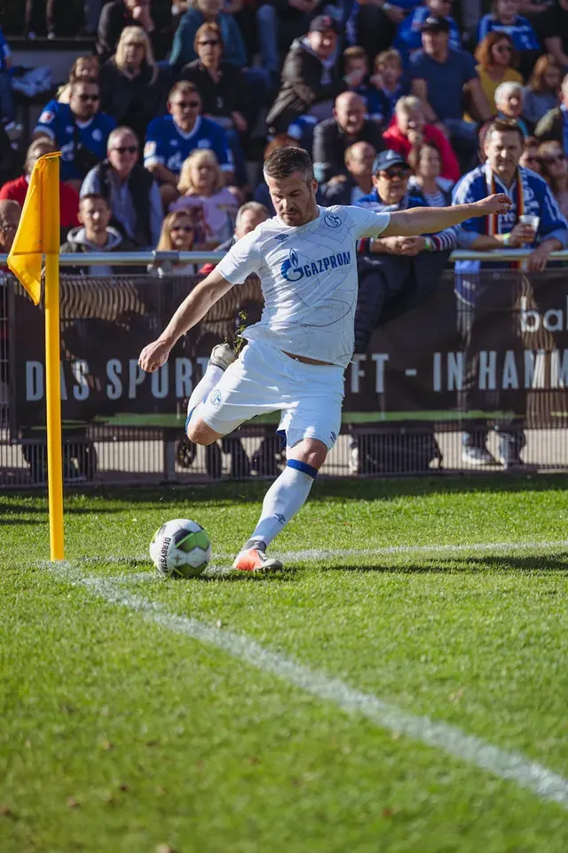 Kick-Ins Tactics: Strategies for Restarting Play from the Goal Square