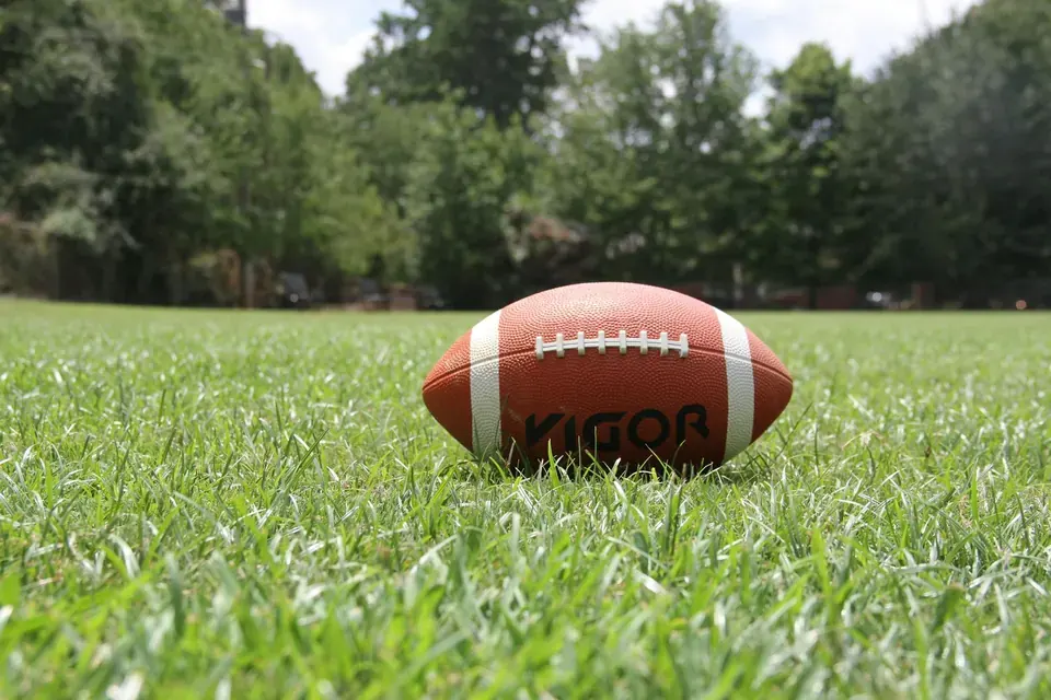 Kicking Strategies: Bomb, Grubber, and Field Goals